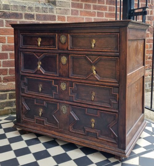 17TH CENTURY OAK CHEST OF DRAWERS C 1680 - ADDITIONAL PHOTO 4