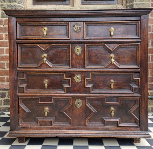 17th century oak chest of drawers c 1680 - CATEGORY: ANTIQUE CHEST OF DRAWERS - DATED 17TH CENTURY