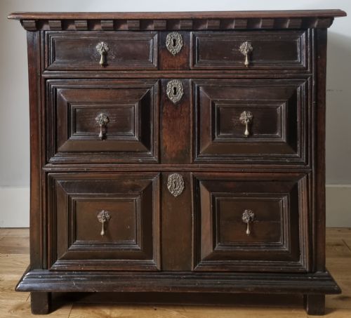 SMALL 17TH CENTURY CHARLES II OAK CHEST OF DRAWERS CIRCA 1680 - ADDITIONAL PHOTO 5