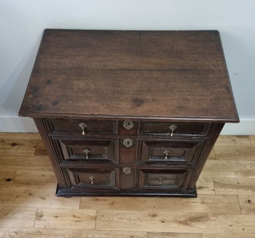 SMALL 17TH CENTURY CHARLES II OAK CHEST OF DRAWERS CIRCA 1680 - ADDITIONAL PHOTO 1