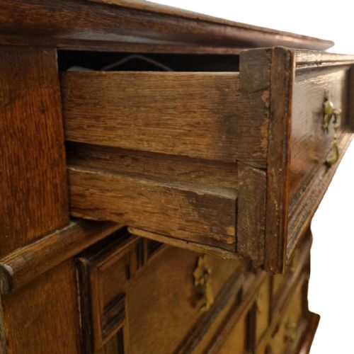17TH CENTURY ENGLISH GEOMETRIC OAK CHEST OF DRAWERS - ADDITIONAL PHOTO 2