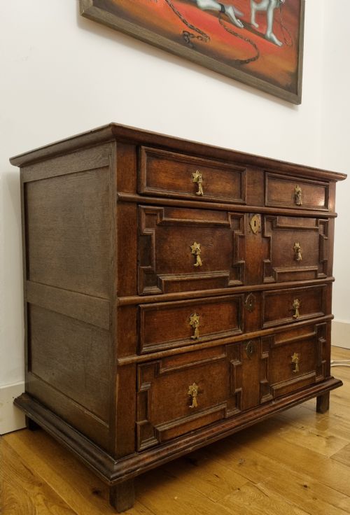 17TH CENTURY ENGLISH GEOMETRIC OAK CHEST OF DRAWERS - ADDITIONAL PHOTO 5