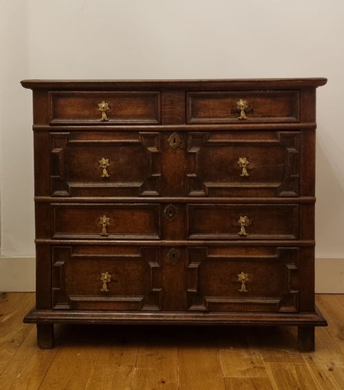 17TH CENTURY ENGLISH GEOMETRIC OAK CHEST OF DRAWERS - ADDITIONAL PHOTO 6