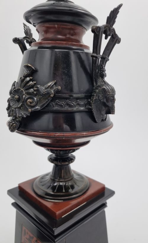 19TH CENTURY EGYPTIAN REVIVAL MARBLE AND BRONZE CASSOLETTES URNS - ADDITIONAL PHOTO 2