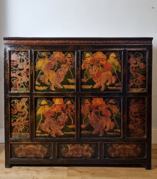 19TH CENTURY TIBETAN POLYCHROME PAINTED CABINET - ADDITIONAL PHOTO 4