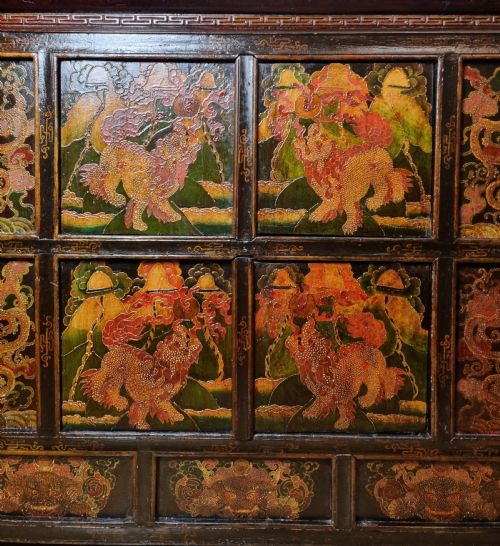 19TH CENTURY TIBETAN POLYCHROME PAINTED CABINET - ADDITIONAL PHOTO 8