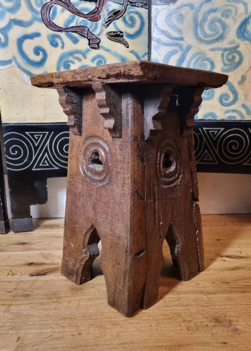 19TH CENTURY GOTHIC REVIVAL STOOL SIDE TABLE - ADDITIONAL PHOTO 5