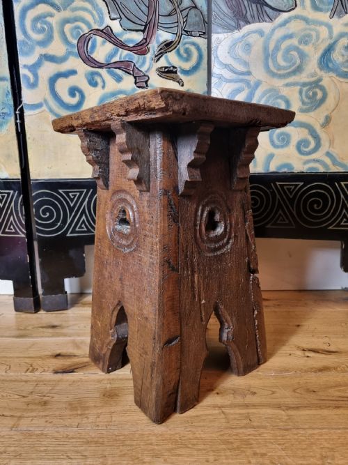 19TH CENTURY GOTHIC REVIVAL STOOL SIDE TABLE - ADDITIONAL PHOTO 1