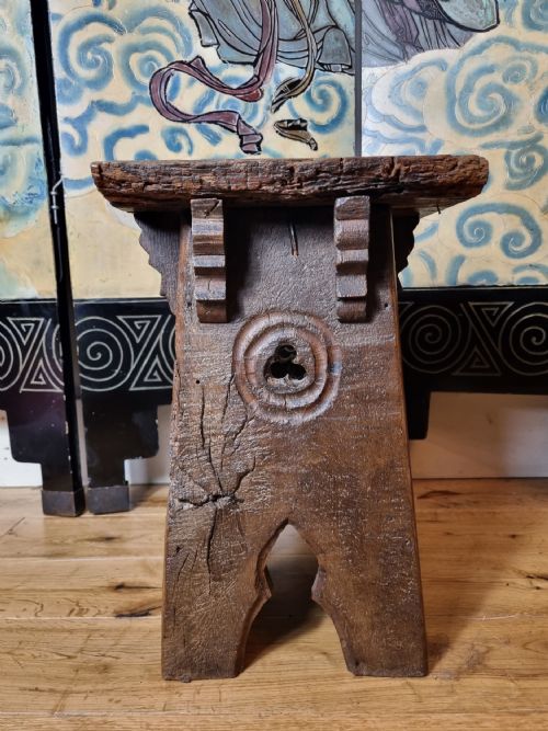 19TH CENTURY GOTHIC REVIVAL STOOL SIDE TABLE - ADDITIONAL PHOTO 3