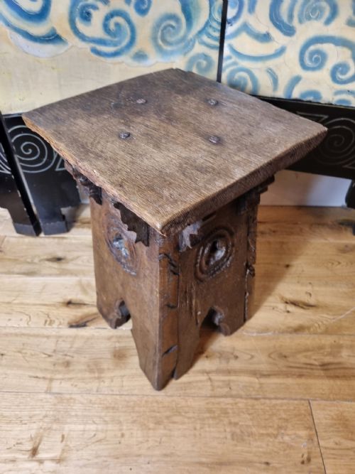 19TH CENTURY GOTHIC REVIVAL STOOL SIDE TABLE - ADDITIONAL PHOTO 4