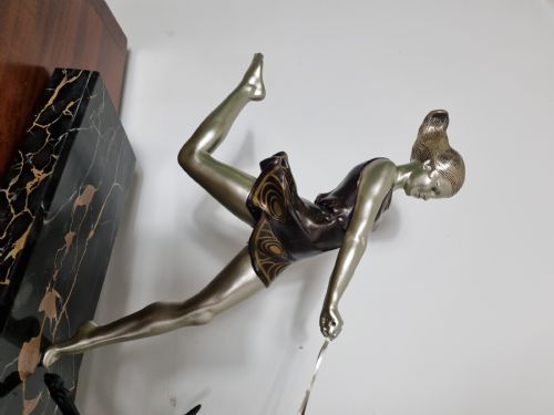 ART DECO SCULPTURE YOUNG GIRL RUNNING WITH GREYHOUNDS BY GEO MAXIM - ADDITIONAL PHOTO 15