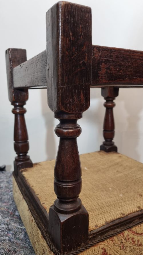 17TH CENTURY ENGLISH OAK UPHOLSTERED STOOL CIRCA 1680 - ADDITIONAL PHOTO 6