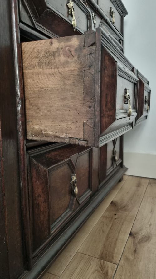 17TH CENTURY WALNUT AND OAK CHEST OF DRAWERS CHARLES II CIRCA 1680 - ADDITIONAL PHOTO 6