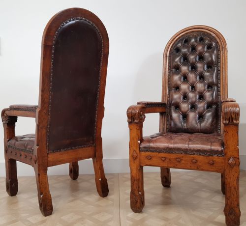 PAIR OF 19TH CENTURY GOTHIC REVIVAL OAK BUTTONED LEATHER ARMCHAIRS ATTR AWN PUGIN - ADDITIONAL PHOTO 4