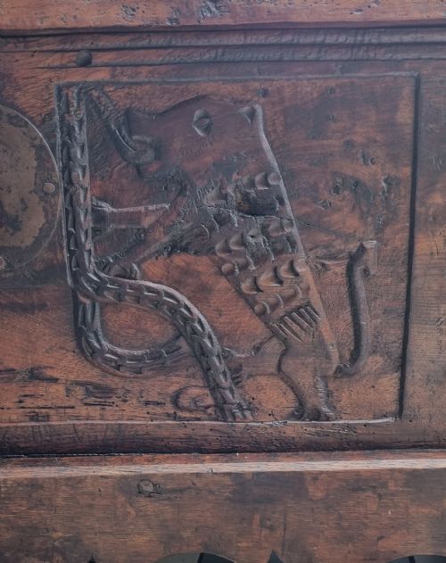 EARLY 16TH CENTURY CARVED WALNUT COFFER OF SMALL PROPORTIONS - ADDITIONAL PHOTO 2