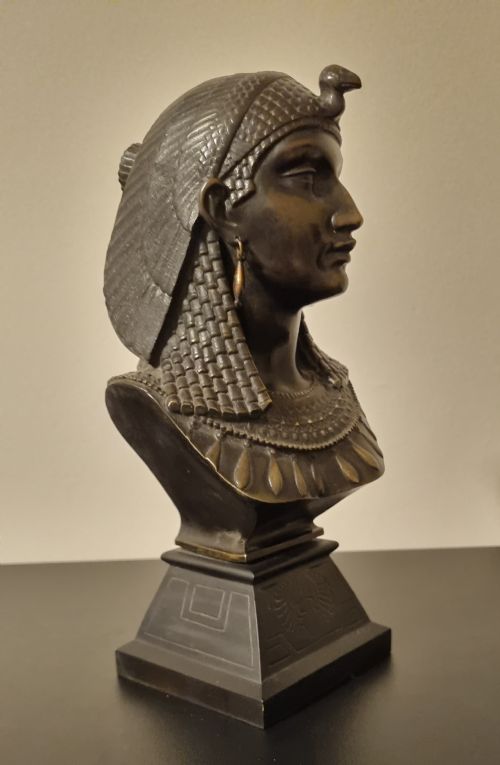 19TH CENTURY EGYPTIAN REVIVAL BRONZE BUST OF CLEOPATRA BY PAUL AUGUSTE GAGNE - ADDITIONAL PHOTO 2
