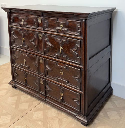 17TH CENTURY CHARLES II OAK CHEST OF DRAWERS C 1680 - ADDITIONAL PHOTO 2
