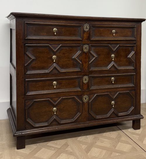 17TH CENTURY CHARLES II OAK CHEST OF DRAWERS CIRCA 1680 - ADDITIONAL PHOTO 3