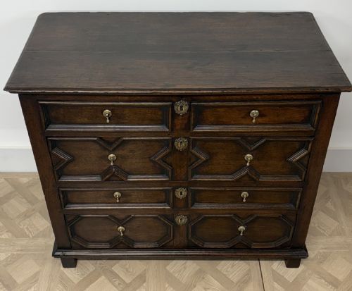 17TH CENTURY CHARLES II OAK CHEST OF DRAWERS CIRCA 1680 - ADDITIONAL PHOTO 4