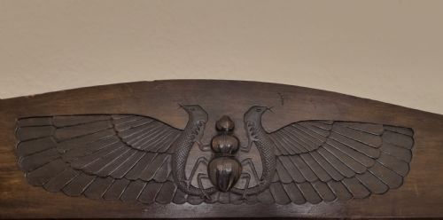 PAIR OF EGYPTIAN REVIVAL ART DECO WALNUT MIRRORS CIRCA 1920 - ADDITIONAL PHOTO 7