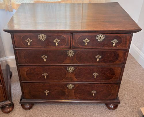 PAIR OF 17TH CENTURY WILLIAM MARY WALNUT CHEST OF DRAWERS CIRCA 1690 - ADDITIONAL PHOTO 2