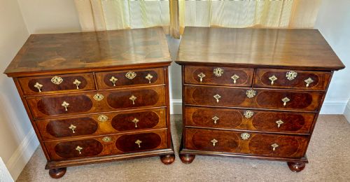 PAIR OF 17TH CENTURY WILLIAM MARY WALNUT CHEST OF DRAWERS CIRCA 1690 - ADDITIONAL PHOTO 3