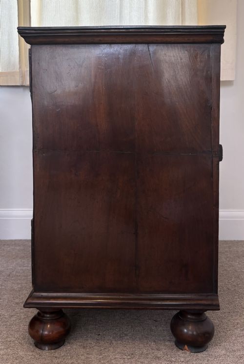 PAIR OF 17TH CENTURY WILLIAM MARY WALNUT CHEST OF DRAWERS CIRCA 1690 - ADDITIONAL PHOTO 9