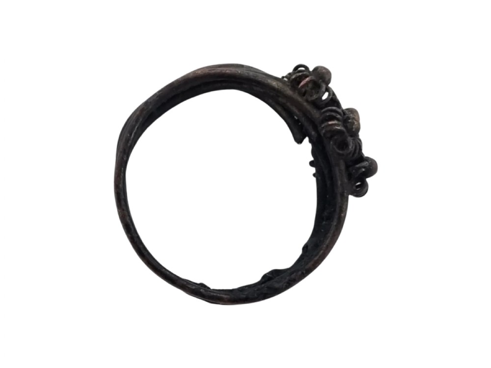 Roman Bronze ring / wire design View II