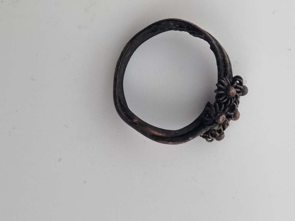 Roman Bronze ring / wire design View VI
