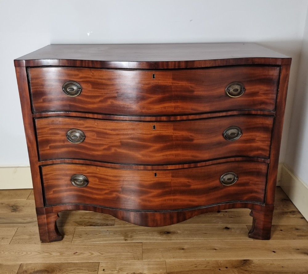 Late 18th Century Serpentine George III Mahogany Chest of Drawers View VI