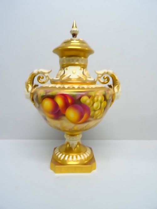 royal worcester freeman angel head vase - CATEGORY: ANTIQUE VASES - DATED 1960