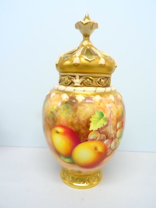 royal worcester freeman small crown top - CATEGORY: ANTIQUE VASES - DATED 1960
