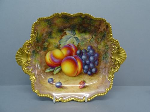 royal worcester square tudor tray - CATEGORY: ANTIQUE CERAMICS - DATED 1960