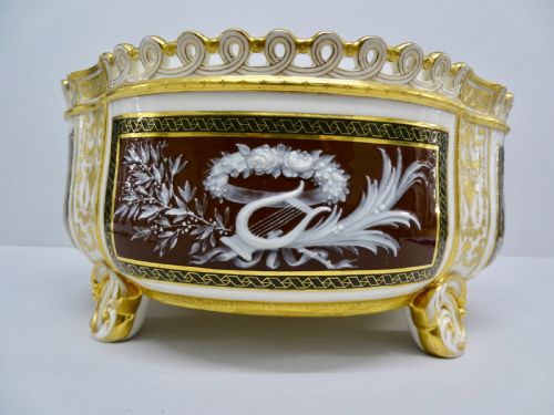 MINTON PATE SUR PATE CENTRE PIECE - ADDITIONAL PHOTO 1