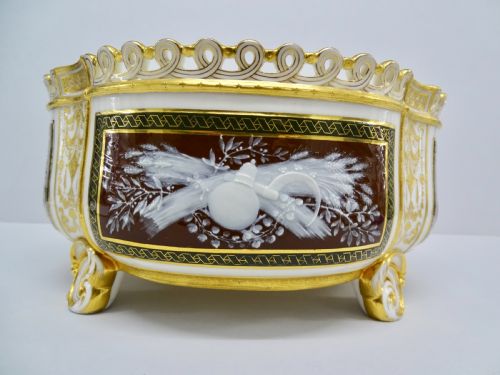 MINTON PATE SUR PATE CENTRE PIECE - ADDITIONAL PHOTO 3