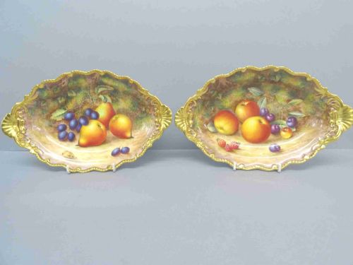 royal worcester pair of oval tudor trays - CATEGORY: ANTIQUE CERAMICS - DATED 1960