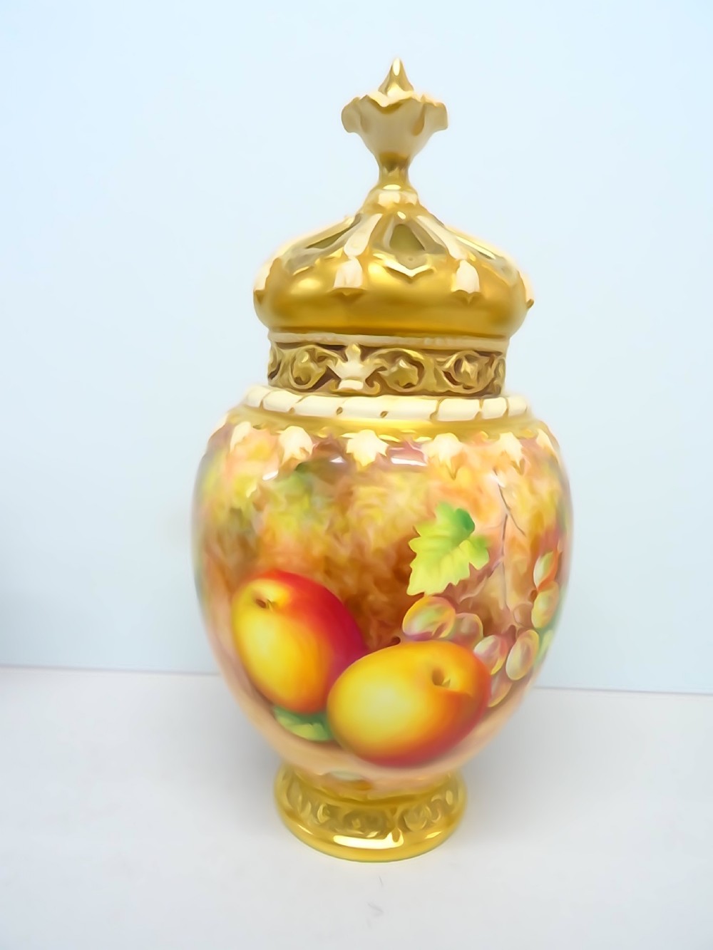 Royal Worcester Freeman Small Crown Top