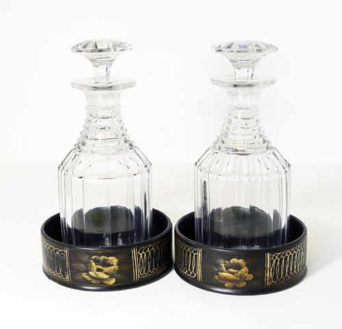 MATCHING PAIR OF BLACK PAPIERMCH COASTERS WITH GILDED DECORATION C1820 - ADDITIONAL PHOTO 1