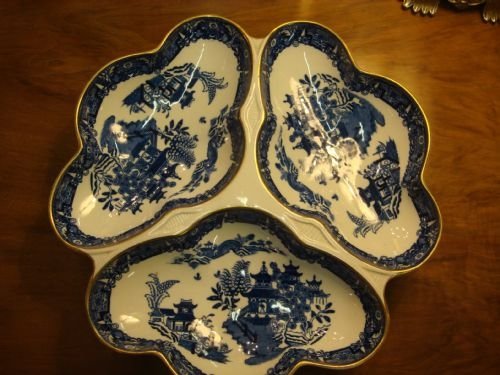 fig 1. Marked for 1902, Royal Worcester blue and white
porcelain lovely divided dish on stand in the willow pattern.