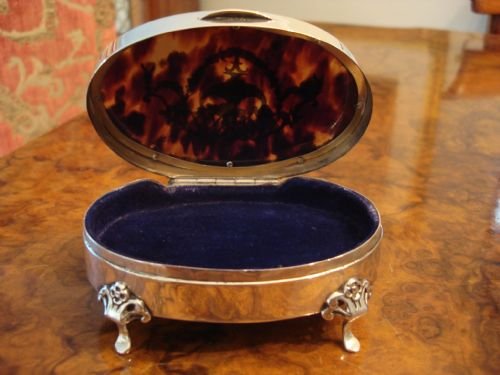 fig 2. Exceptional Birmingham 1908 silver and tortoiseshell jewellery box by famed maker Henry Matthews.