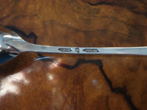 UNUSUAL STERLING SILVER LONG HANDLED OLIVE SPOON BY THE FAMOUS INTERNATIONAL SILVER COMPANY - ADDITIONAL PHOTO 4