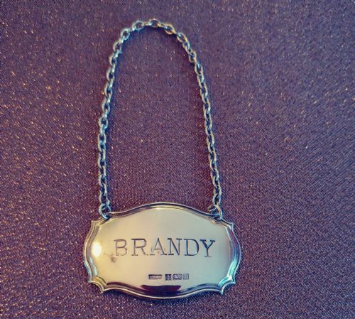 VERY NICE SET OF THREE STERLING SILVER MATCHING DECANTER LABELS ON SILVER CHAINS - ADDITIONAL PHOTO 1