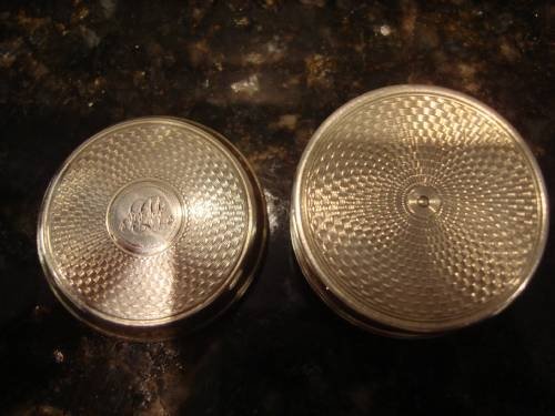 fig 1. A circular 1830 William IV sterling silver vinaigrette box featuring fine engine-turned engraving on the lid and body.