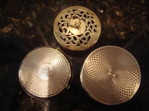 fig 2. A circular 1830 William IV sterling silver vinaigrette box featuring fine engine-turned engraving on the lid and body.