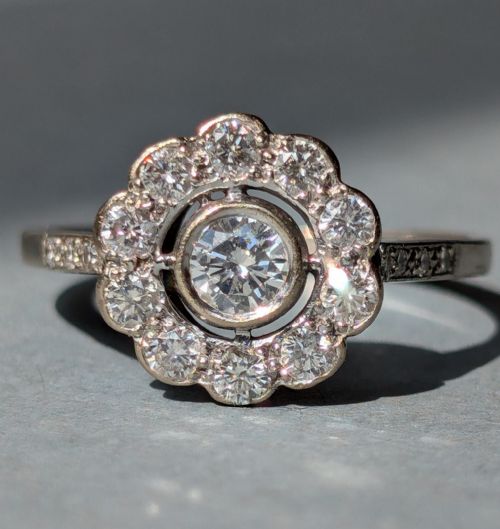ART DECO 18CT GOLD DAISY DIAMOND RING - ADDITIONAL PHOTO 5
