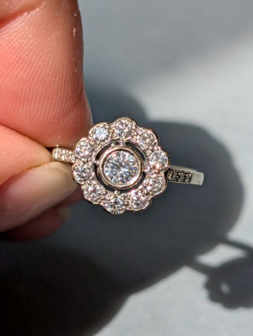 ART DECO 18CT GOLD DAISY DIAMOND RING - ADDITIONAL PHOTO 6