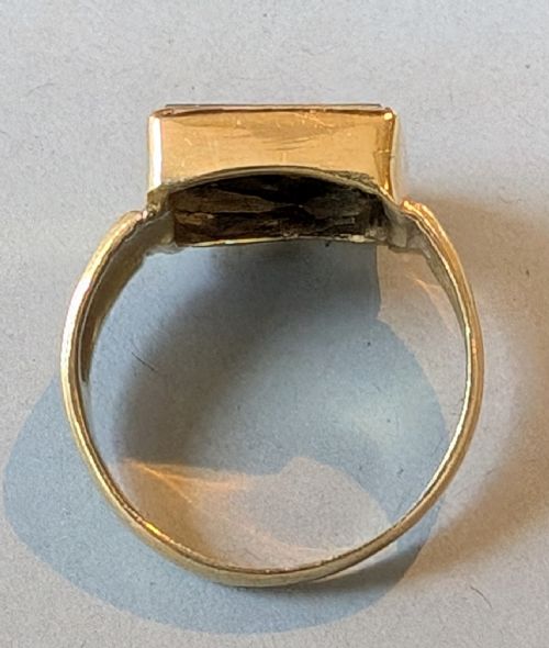 LARGE VICTORIAN 18CT GOLD ONYX SHIELD SIGNET RING - ADDITIONAL PHOTO 1