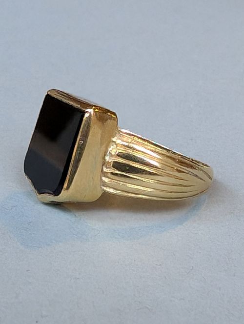 LARGE VICTORIAN 18CT GOLD ONYX SHIELD SIGNET RING - ADDITIONAL PHOTO 3