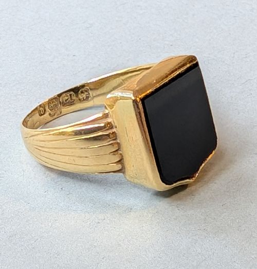 LARGE VICTORIAN 18CT GOLD ONYX SHIELD SIGNET RING - ADDITIONAL PHOTO 4