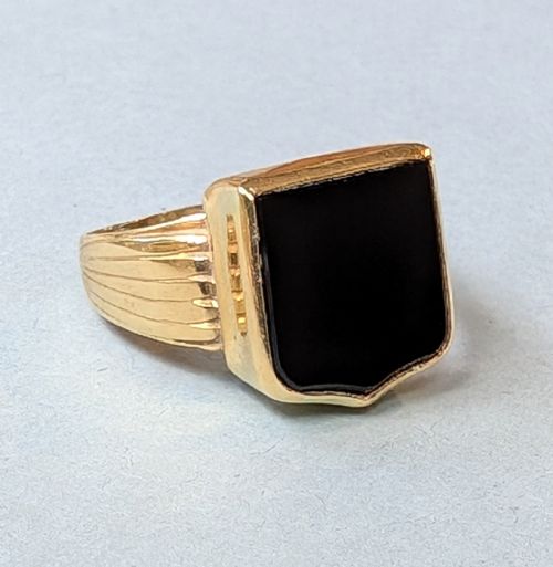 LARGE VICTORIAN 18CT GOLD ONYX SHIELD SIGNET RING - ADDITIONAL PHOTO 6